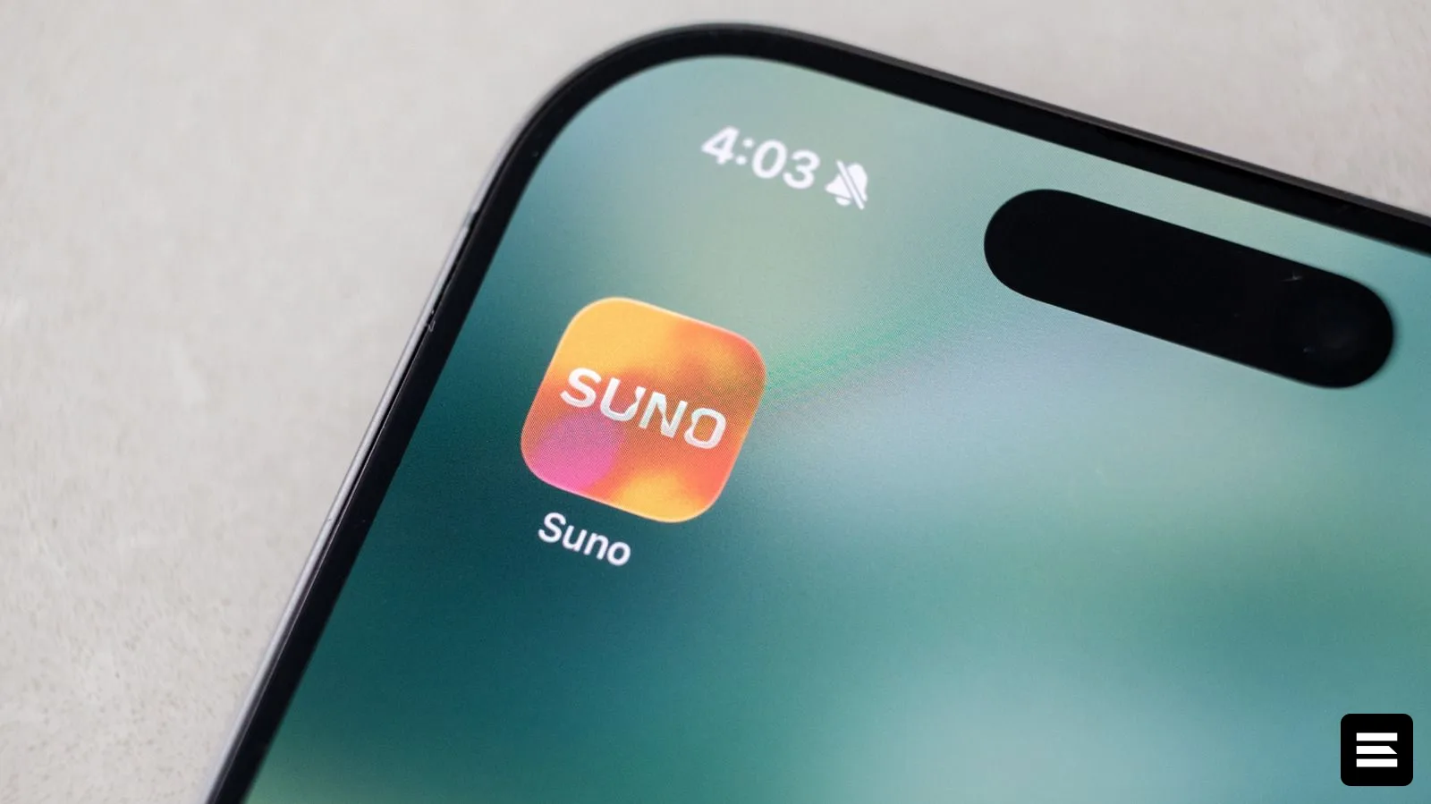 Suno обучила ИИ-модель v6 при поддержке Warner и BMG