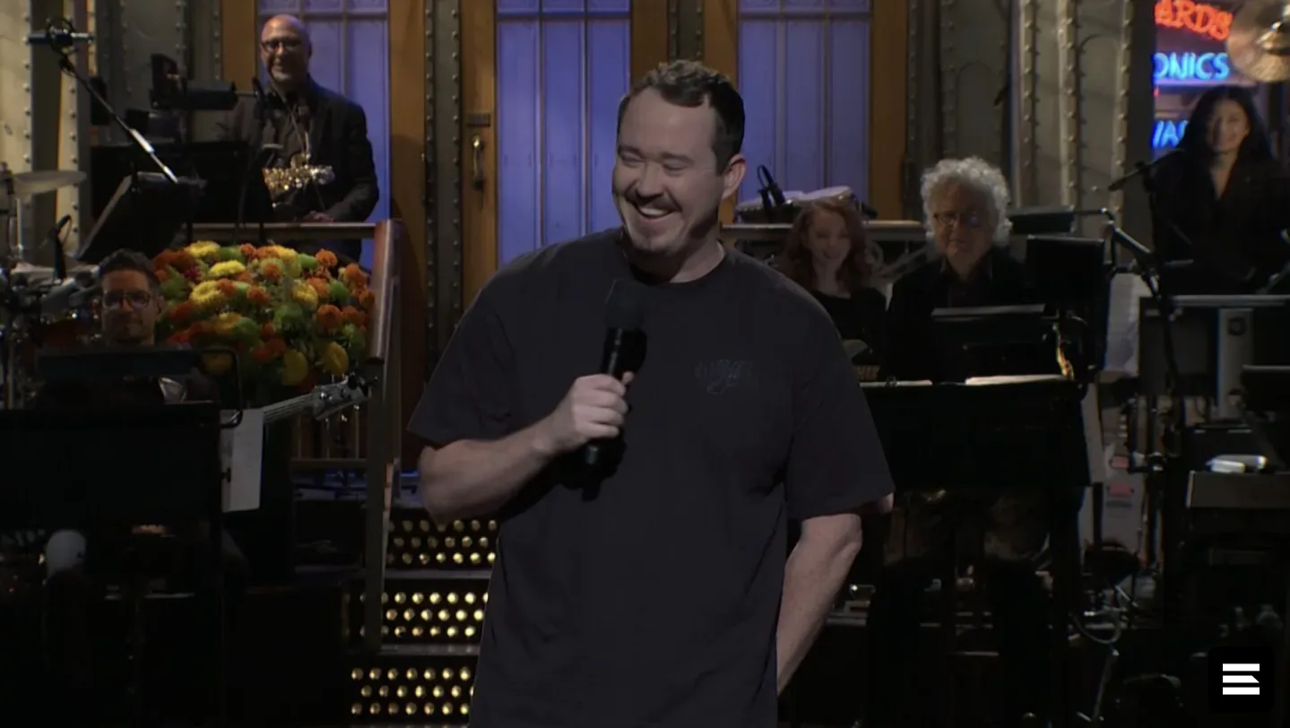 Дэн Леви критикует Шейна Гиллиса за шутку в «SNL»