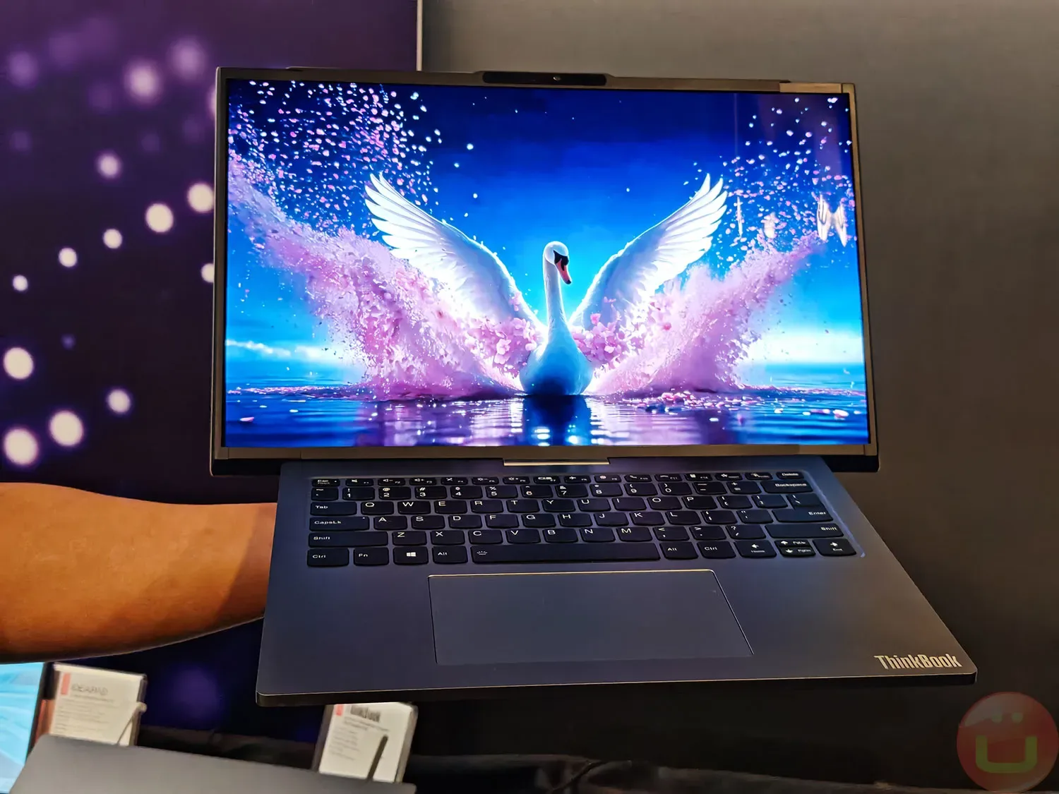 Lenovo показала концепт Project Swan: 14-дюймовый ноутбук с выдвижным 17-дюймовым экраном