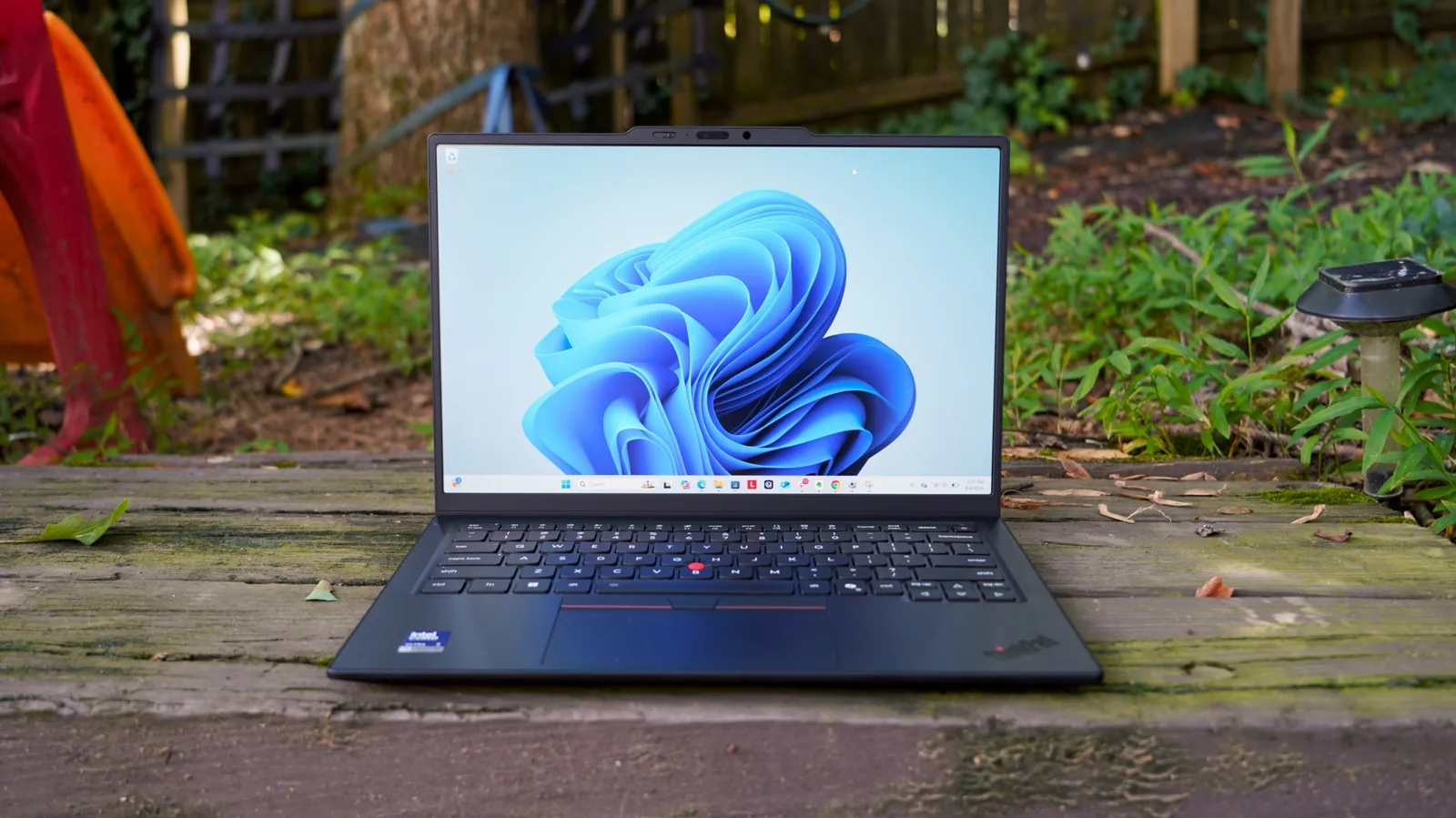 Обзор Lenovo ThinkPad X1 Carbon Gen 14: классический дизайн в более лёгком корпусе