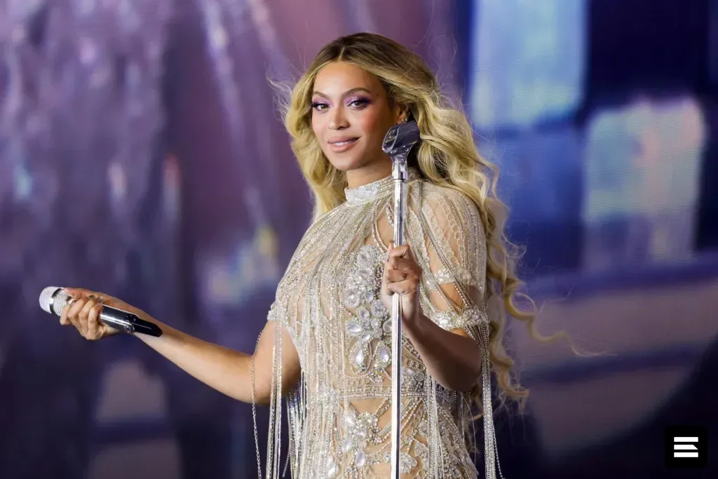 Альбом Beyoncé B’Day дебютировал на №1 в чарте Top R&B Albums