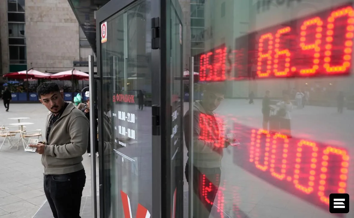 ЦБ оставил курс доллара выше 84 рубля на 18 сентября