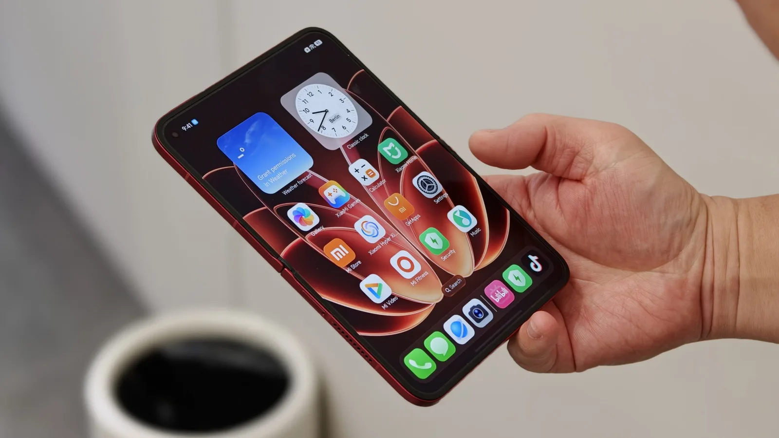 Xiaomi 18 Fold: первый взгляд на складной смартфон среднего размера с мощными характеристиками