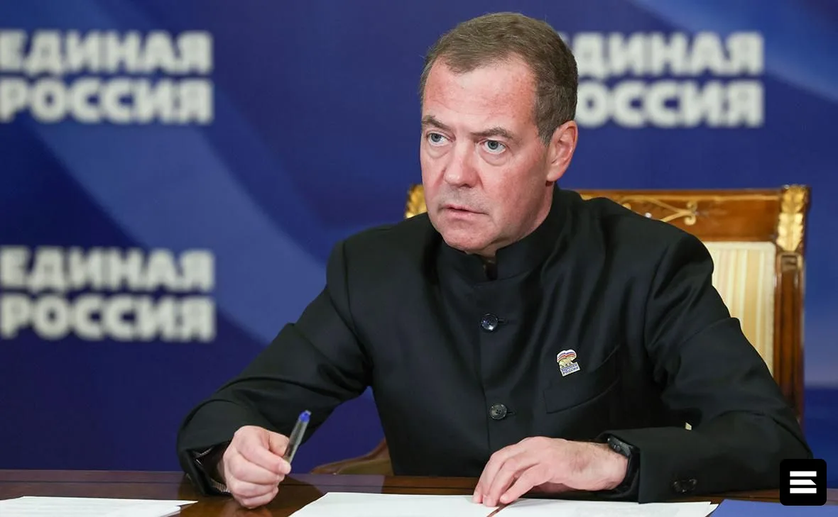 Медведев призвал отвечать на санкции США языком военного сдерживания