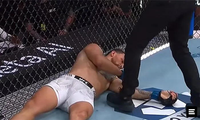 Раффи признал ошибку в бою с Царукяном на UFC 293