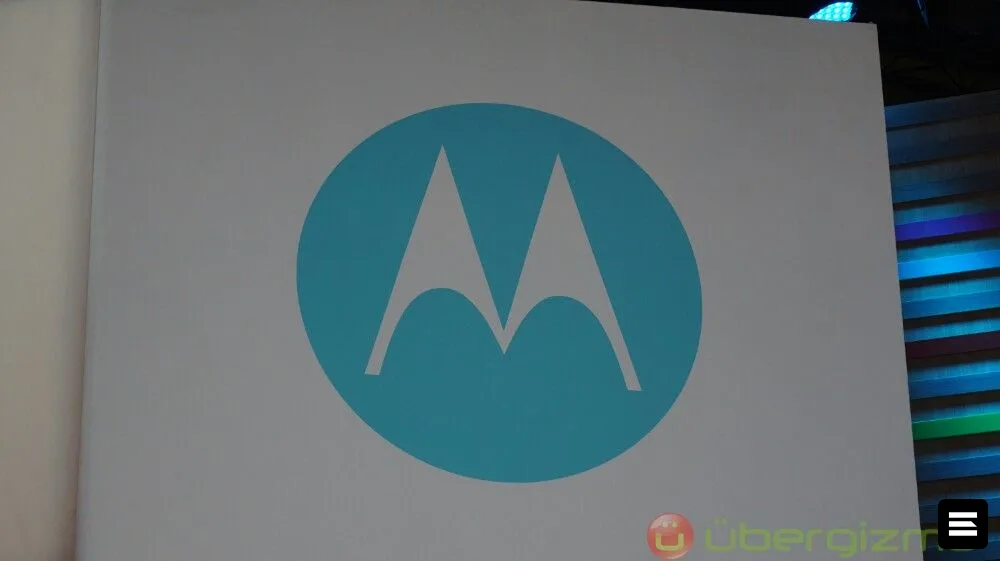 Motorola показала тизер складного смартфона Razr Fold Wide к 98-летию компании