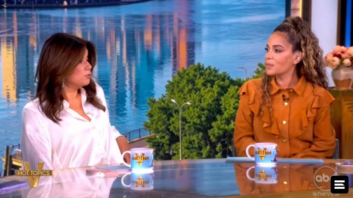 Что обсудили ведущие «The View» о музыкальном споре Келли Кларсон?