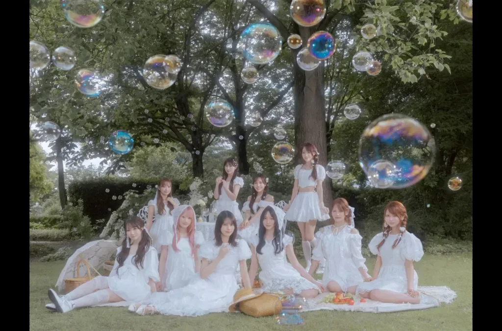 =LOVE впервые возглавила Billboard Japan Hot 100 с песней «Koi, Hajimemashita»