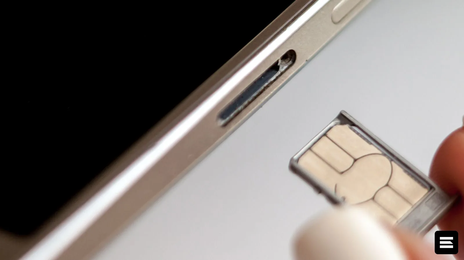 Как безопасно менять SIM-карты в телефоне
