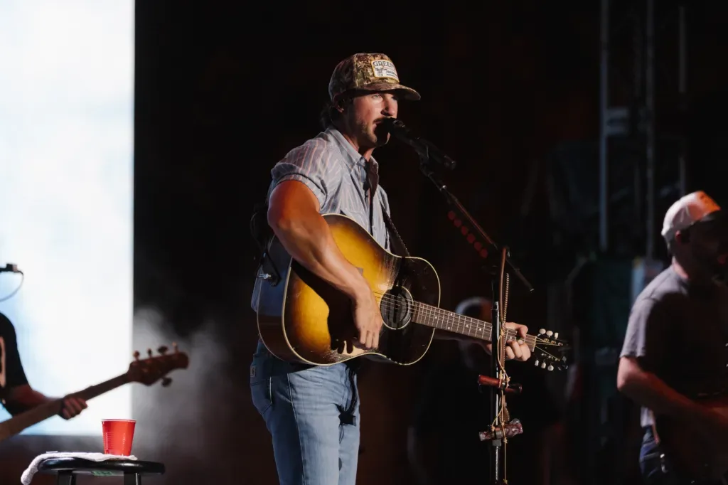 В Мексике прошёл фестиваль Country Splash Cabo с участием Райли Грина и Джона Парди