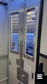 Американским авиалиниям предстоит оборудовать салоны новыми дверями