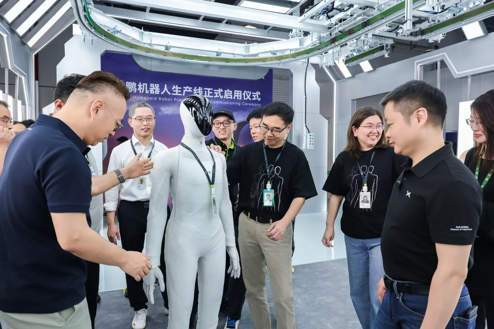 XPeng запустил производство робота Iron: поставки в 2027 году