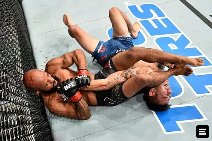 Деметриус Джонсон удивлён сохранению работы в UFC у непобеждённого бойца