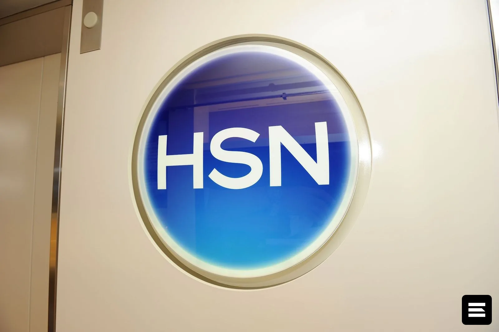 HSN: Скандалы с продукцией и разводом