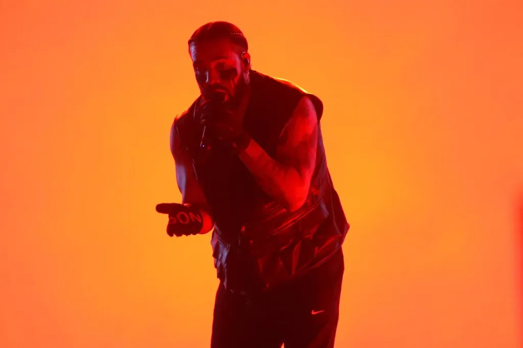Drake анонсировал стрим Fear of Missing Out на YouTube