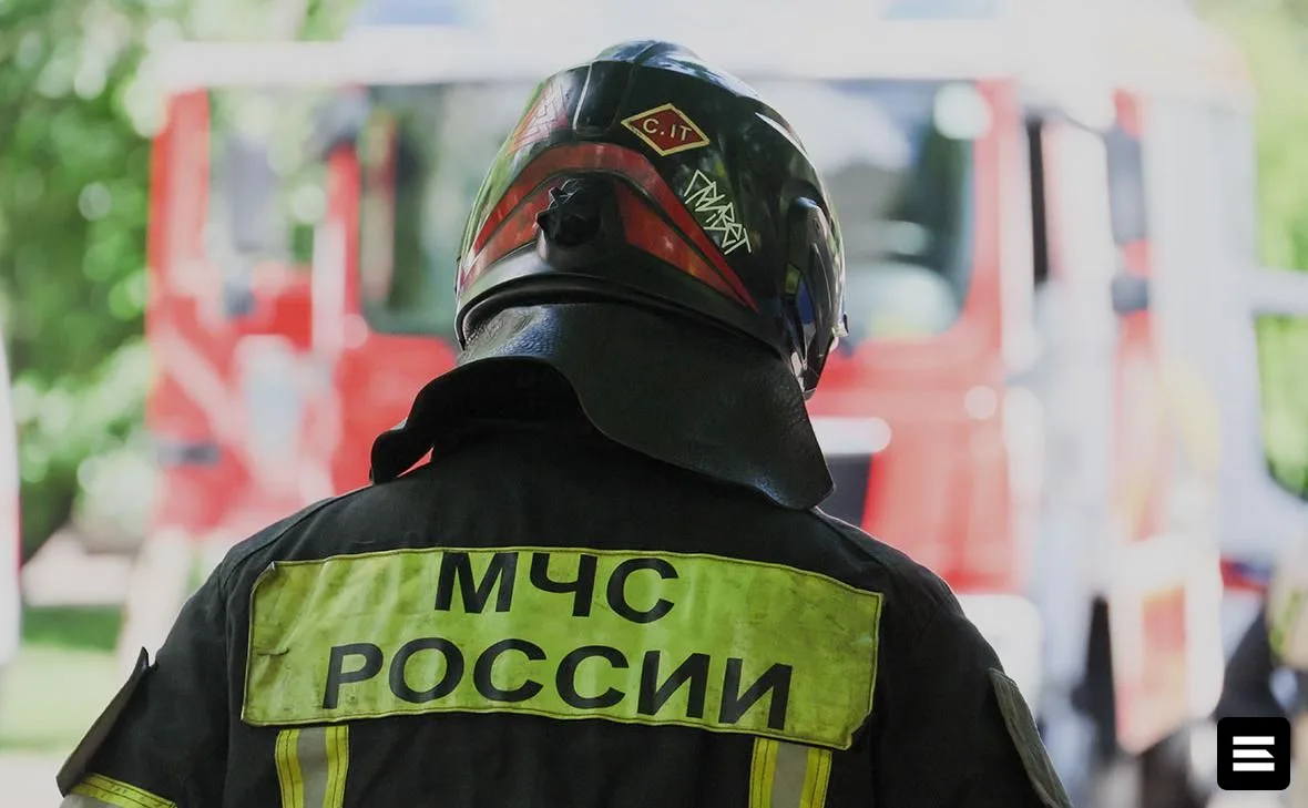 Пожар рядом с журфаком СПбГУ в Петербурге