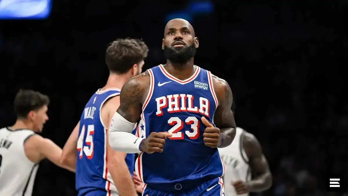 ЛеБрон Джеймс дебютировал в составе 76ers в предсезонке