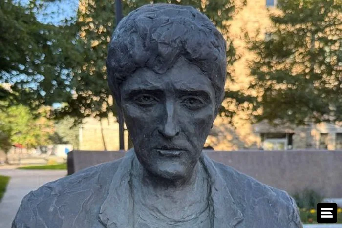 В Скрантоне установили памятник актёру Джейсону Миллеру