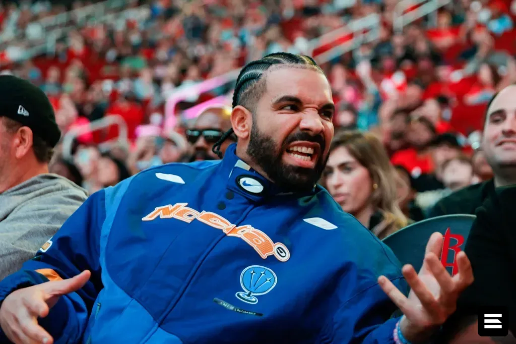 Drake показал новую цепь Cash Money и обратился к Pharrell