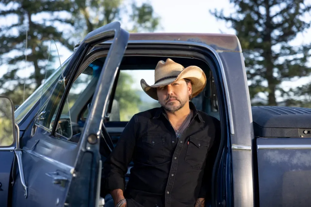 Jason Aldean выпустил «Anytime Soon» — песню с приветом Ронни Милсапу
