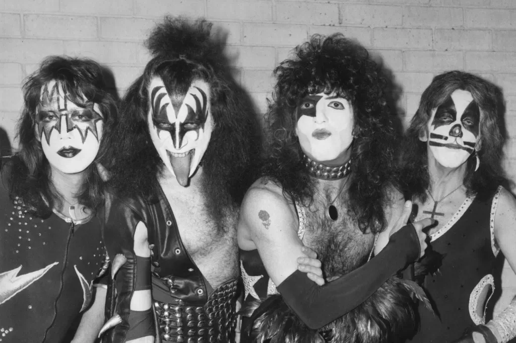 KISS вернулись в топ-10 продаж альбомов впервые за 13 лет