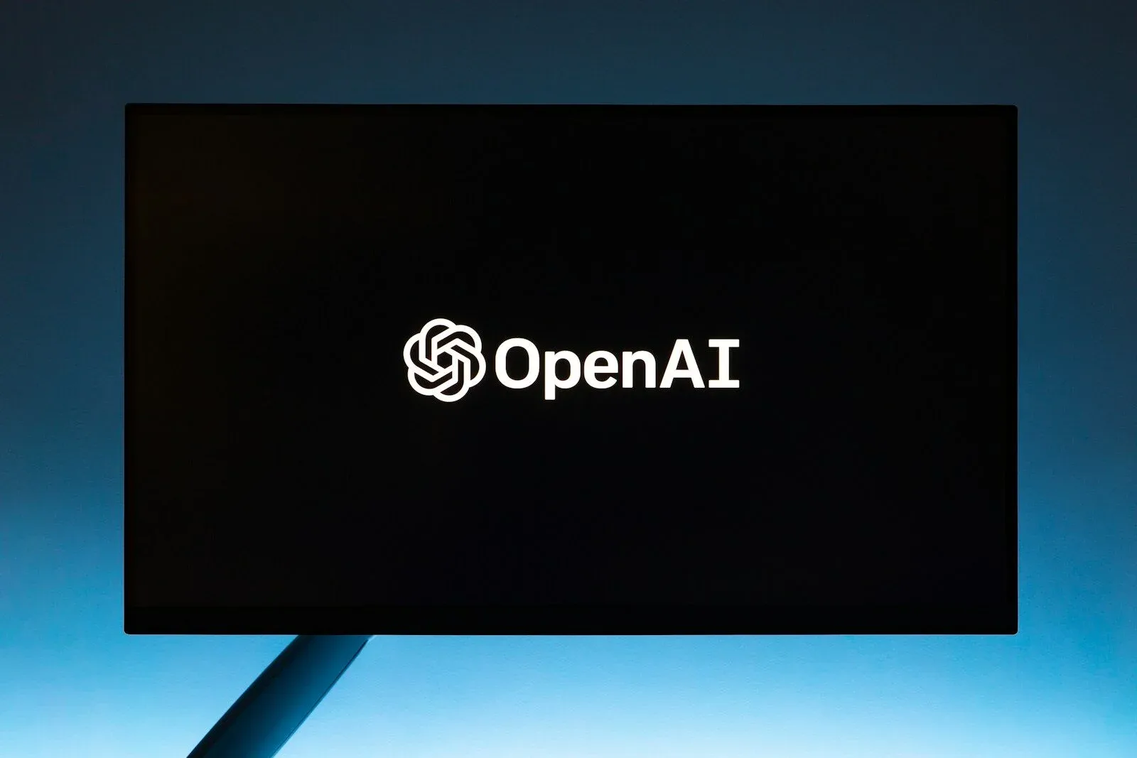 OpenAI под давлением из-за авторских прав и метода рассуждений в Astra