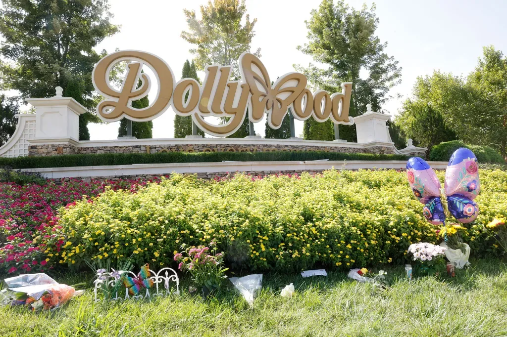 В Dollywood появятся водопад и скульптурная гитара в память о Долли Партон