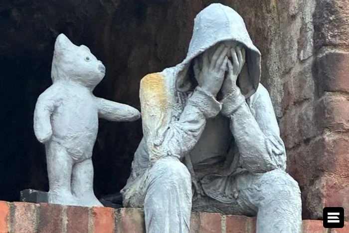 Скульптура «Bear With Me» вернулась на улицу Бристоля
