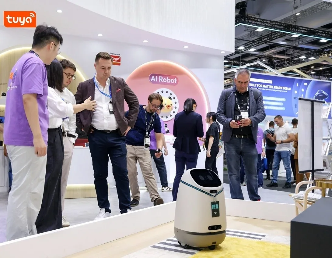 Tuya Smart представила робота-компаньона Doova для пожилых людей