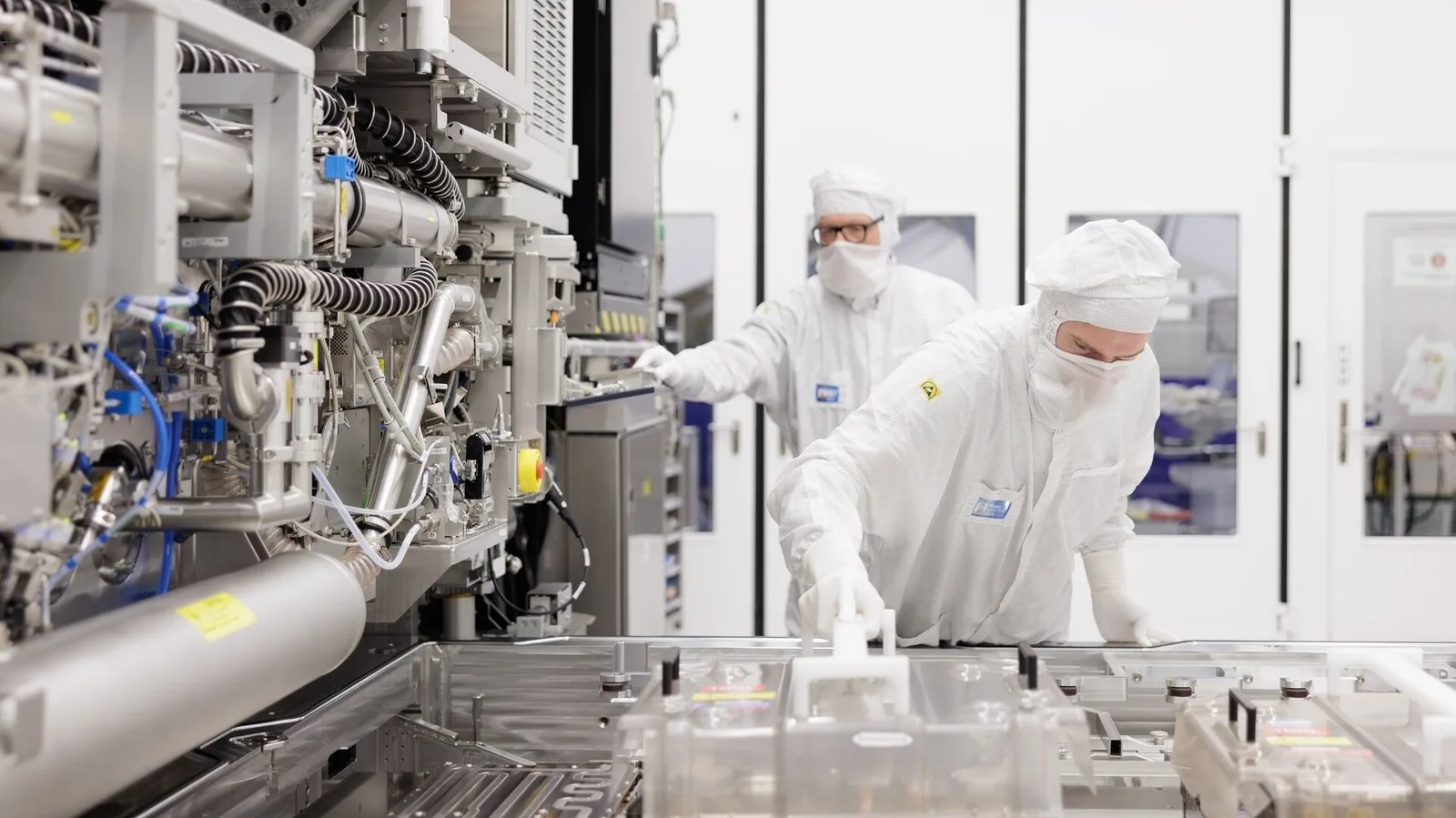Samsung и TSMC надеются, что новые машины ASML помогут решить проблему дефицита чипов