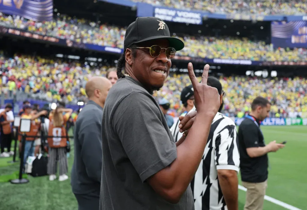 Jay-Z появился на лондонской поп-апе к юбилею The Blueprint и готовится к концертам