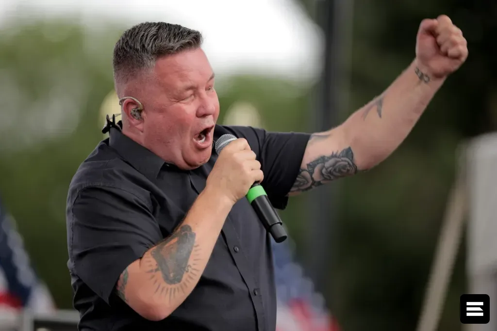 Кен Кейси из Dropkick Murphys осудил Эда Ширана из-за ухода Маклмора из тура