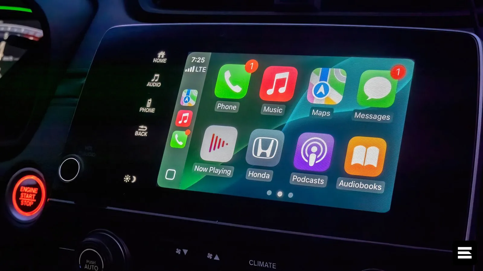 Как настроить дисплей Apple CarPlay в автомобиле