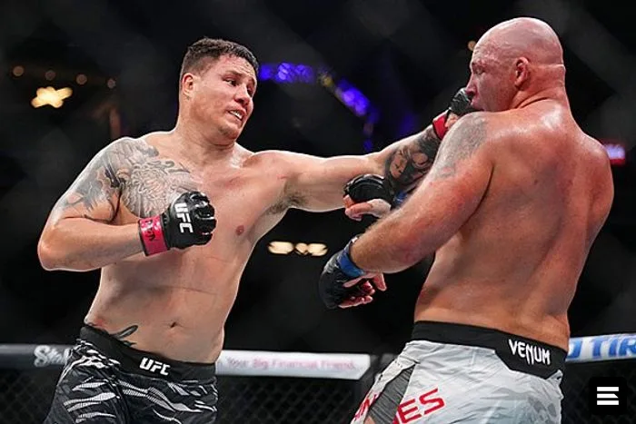 Бой Альвина Хайнса в UFC отложен из-за проблем со здоровьем