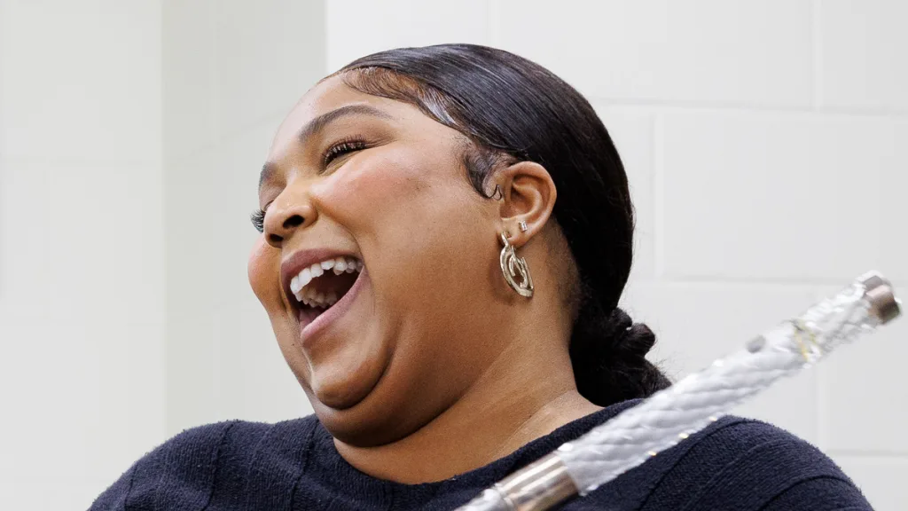 Федеральный суд снял оставшиеся обвинения с Lizzo по иску о домогательствах