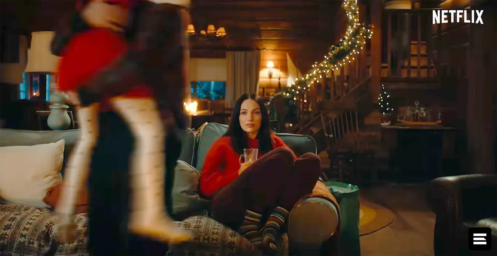 Мэдди Зиглер попала во временную петлю в ромкоме Netflix «In a Holidaze»