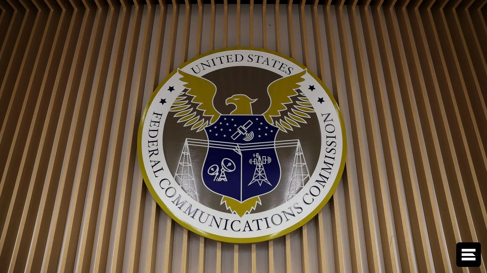FCC предложит аукцион спектра и откроет 800 МГц для дронов